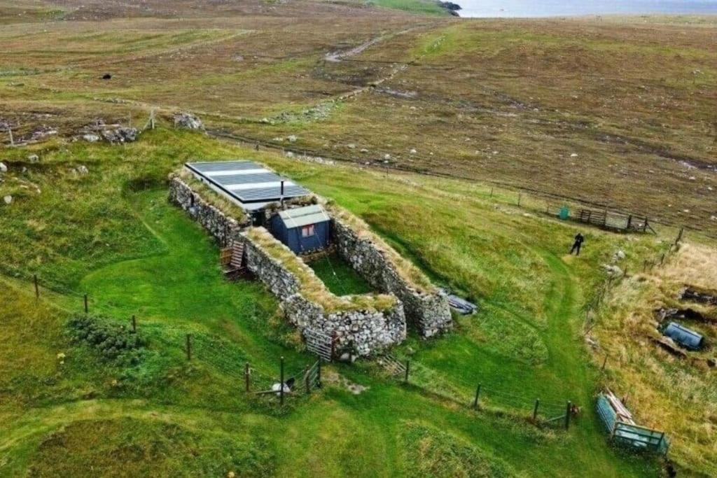 Squealing Pig Bothy Barvas