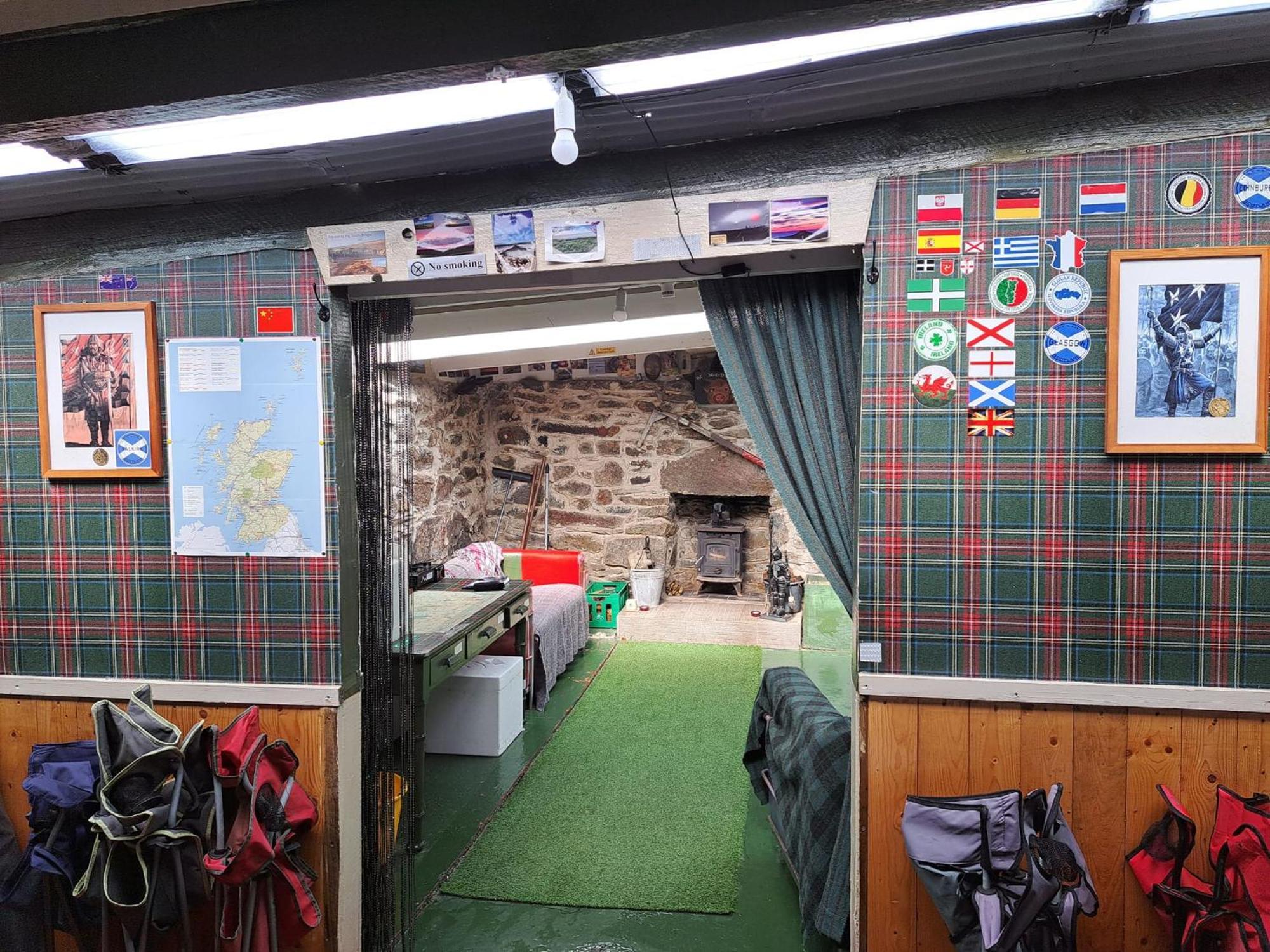 Squealing Pig Bothy * Barvas