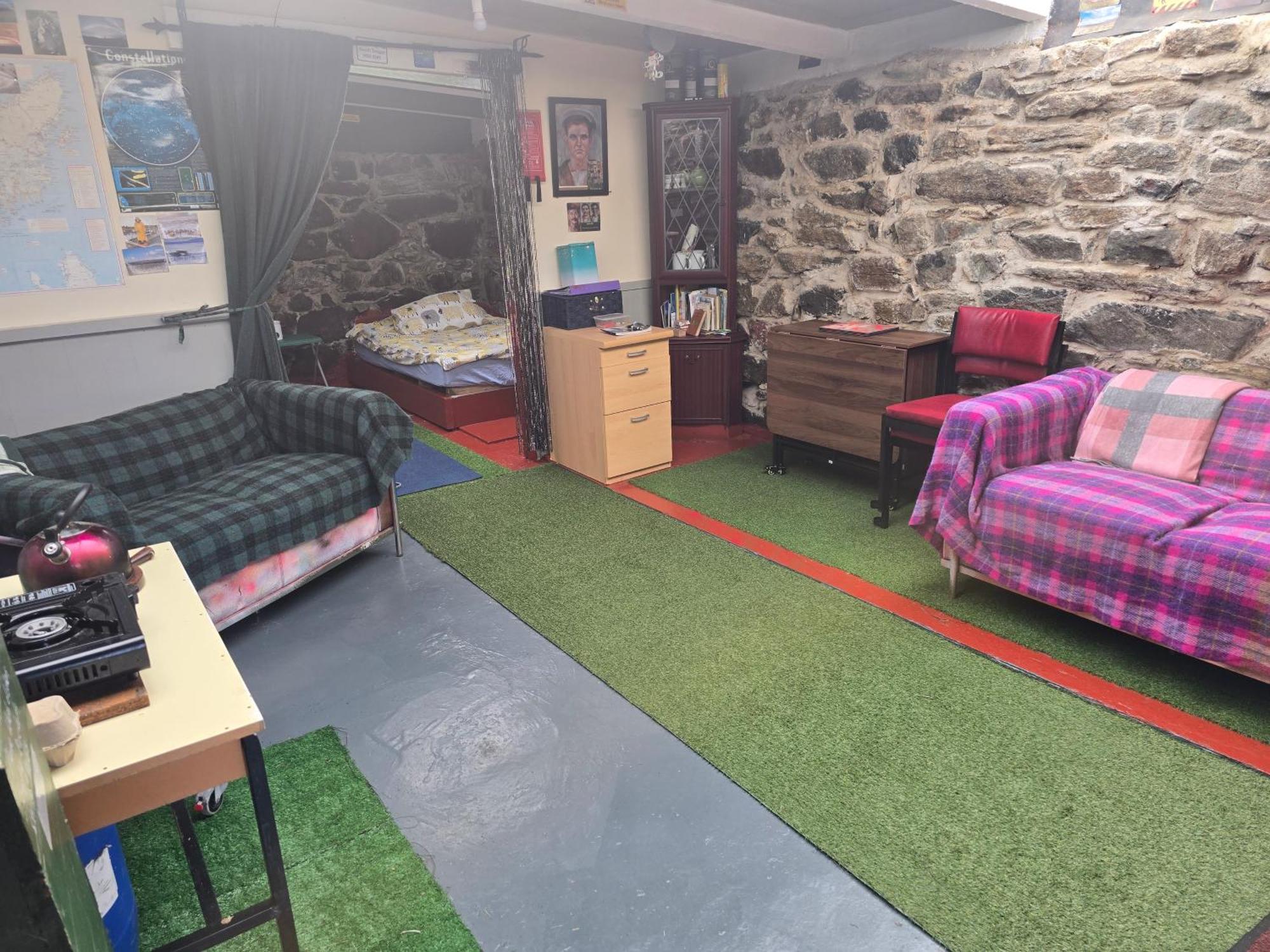 Squealing Pig Bothy * Barvas