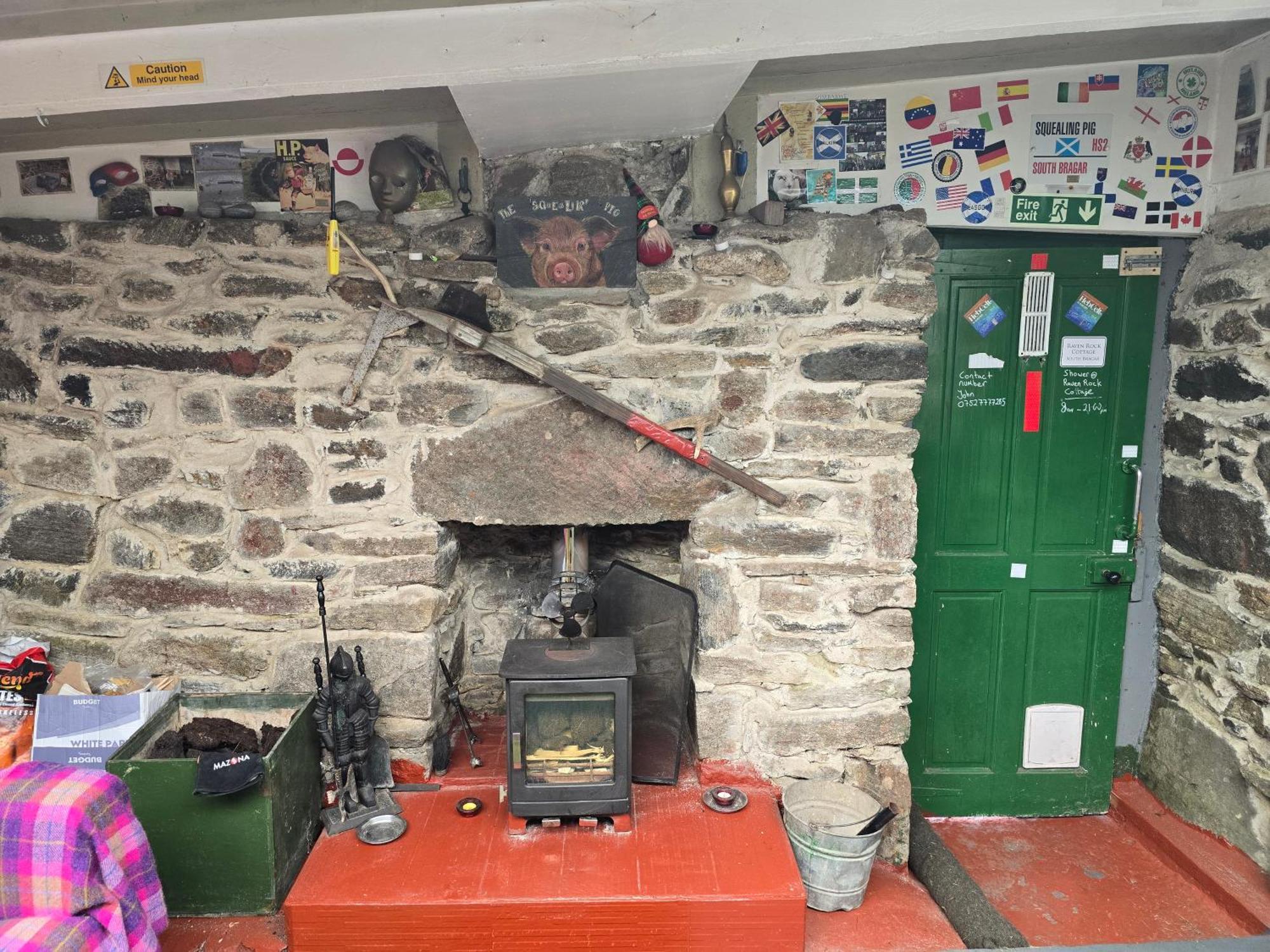 Squealing Pig Bothy * Barvas