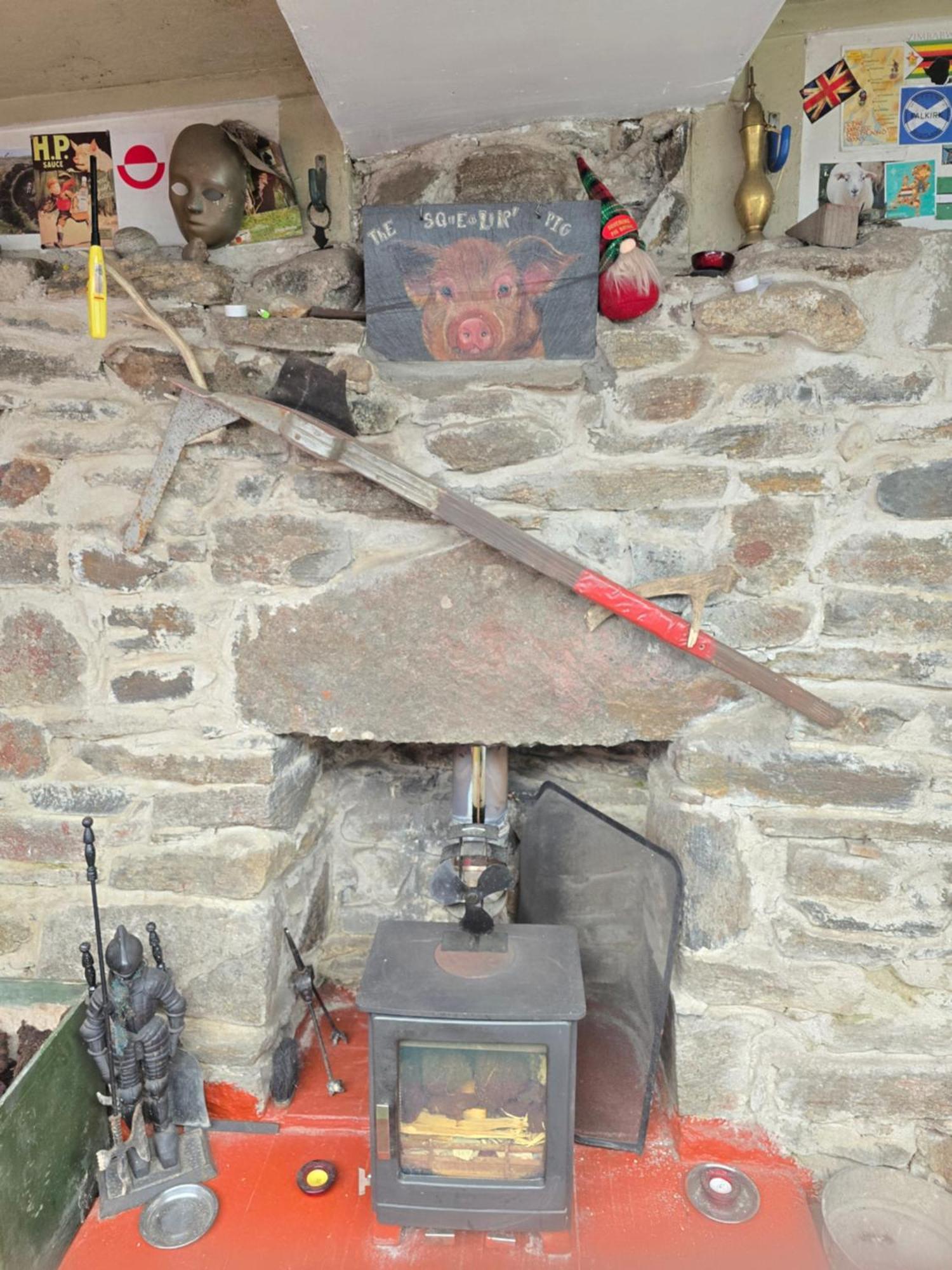 Squealing Pig Bothy * Barvas